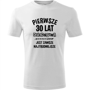 biała męska koszulka - pierwsze 30 lat dzieciństwa jest zawsze najtrudniejsze - t-shirt urodziny prezent. Dostępne wszystkie rozmiary S, M, L, XL, XXL, XXXL, XXXXL. Zapraszamy do zakupu.