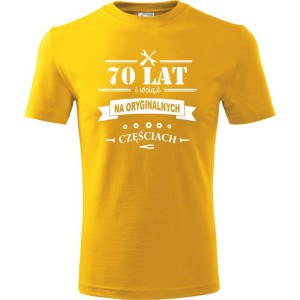 żółta męska koszulka - 70 lat i wciąż na oryginalnych częściach. Dostępne wszystkie rozmiary S, M, L, XL, XXL, XXXL, XXXXL. Zapraszamy do zakupu.