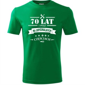 zielona męska koszulka - 70 lat i wciąż na oryginalnych częściach. Dostępne wszystkie rozmiary S, M, L, XL, XXL, XXXL, XXXXL. Zapraszamy do zakupu.