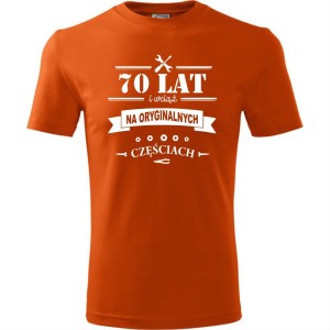 pomarańczowa męska koszulka - 70 lat i wciąż na oryginalnych częściach. Dostępne wszystkie rozmiary S, M, L, XL, XXL, XXXL, XXXXL. Zapraszamy do zakupu.