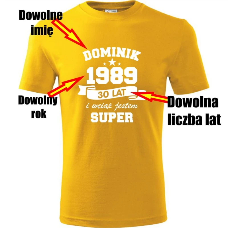 żółta Męska koszulka - wciąż jestem super + Twoje imię, rok i wiek na prezent. Dostępne wszystkie rozmiary S, M, L, XL, XXL, XXXL, XXXXL. Zapraszamy do zakupu.