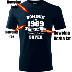 granatowa Męska koszulka - wciąż jestem super + Twoje imię, rok i wiek na prezent. Dostępne wszystkie rozmiary S, M, L, XL, XXL, XXXL, XXXXL. Zapraszamy do zakupu.