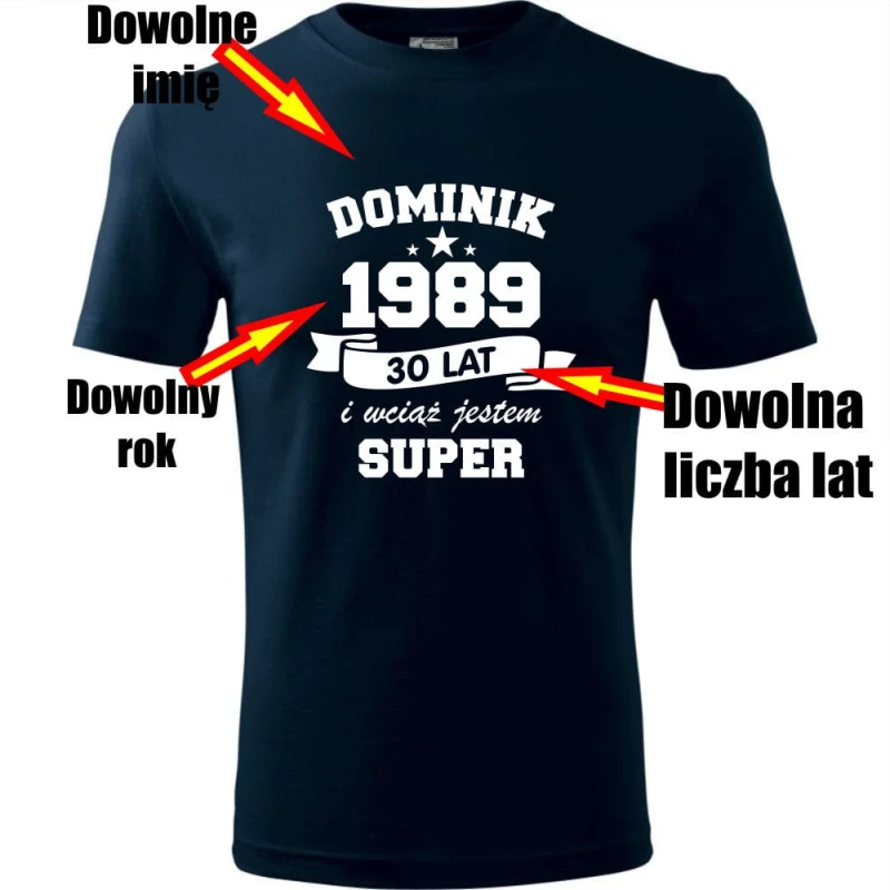 granatowa Męska koszulka - wciąż jestem super + Twoje imię, rok i wiek na prezent. Dostępne wszystkie rozmiary S, M, L, XL, XXL, XXXL, XXXXL. Zapraszamy do zakupu.