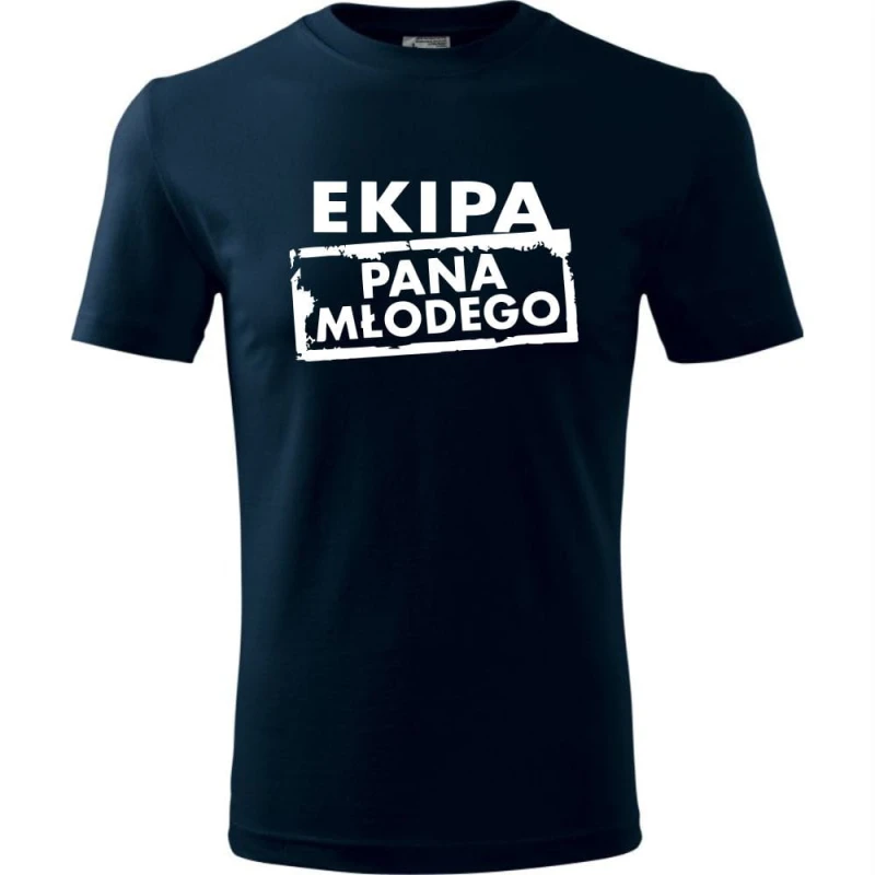 Granatowa męska koszulka - ekipa pana młodego - t-shirt wieczór kawalerski. Dostępne wszystkie rozmiary S, M, L, XL, XXL, XXXL, XXXXL. Zapraszamy do zakupu.