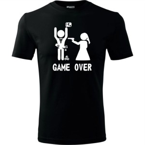 Czarna Męska koszulka - Game over 07 - wieczór kawalerski prezent pan młody pistolet. Dostępne wszystkie rozmiary S, M, L, XL, XXL, XXXL, XXXXL. Zapraszamy do zakupu.