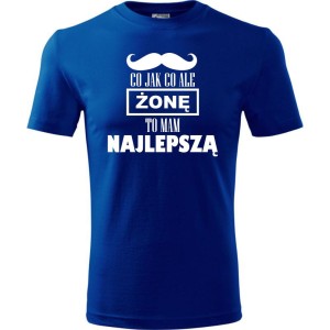 Niebieski Męska koszulka - Co jak co żonę mam najlepszą. Dostępne wszystkie rozmiary S, M, L, XL, XXL, XXXL, XXXXL. Zapraszamy do zakupu.