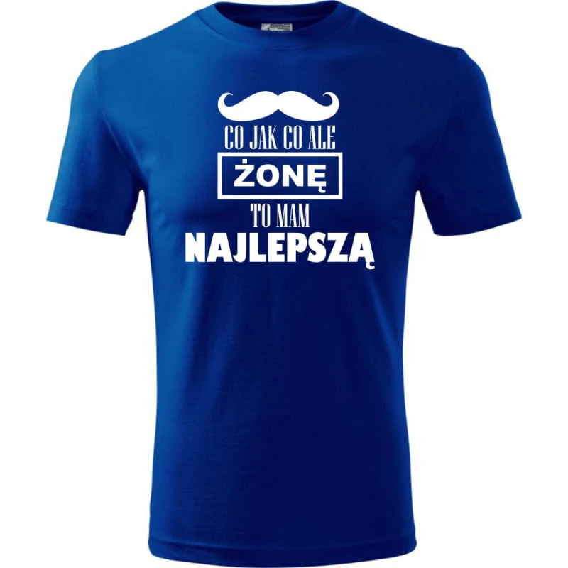 Niebieski Męska koszulka - Co jak co żonę mam najlepszą. Dostępne wszystkie rozmiary S, M, L, XL, XXL, XXXL, XXXXL. Zapraszamy do zakupu.