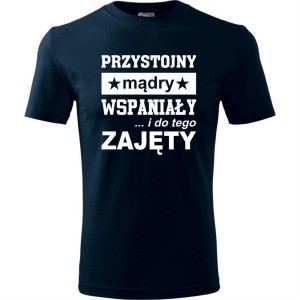 Granatowa Męska koszulka - Przystojny, mądry, wspaniały - prezent dla chłopaka. Dostępne wszystkie rozmiary S, M, L, XL, XXL, XXXL, XXXXL. Zapraszamy do zakupu.