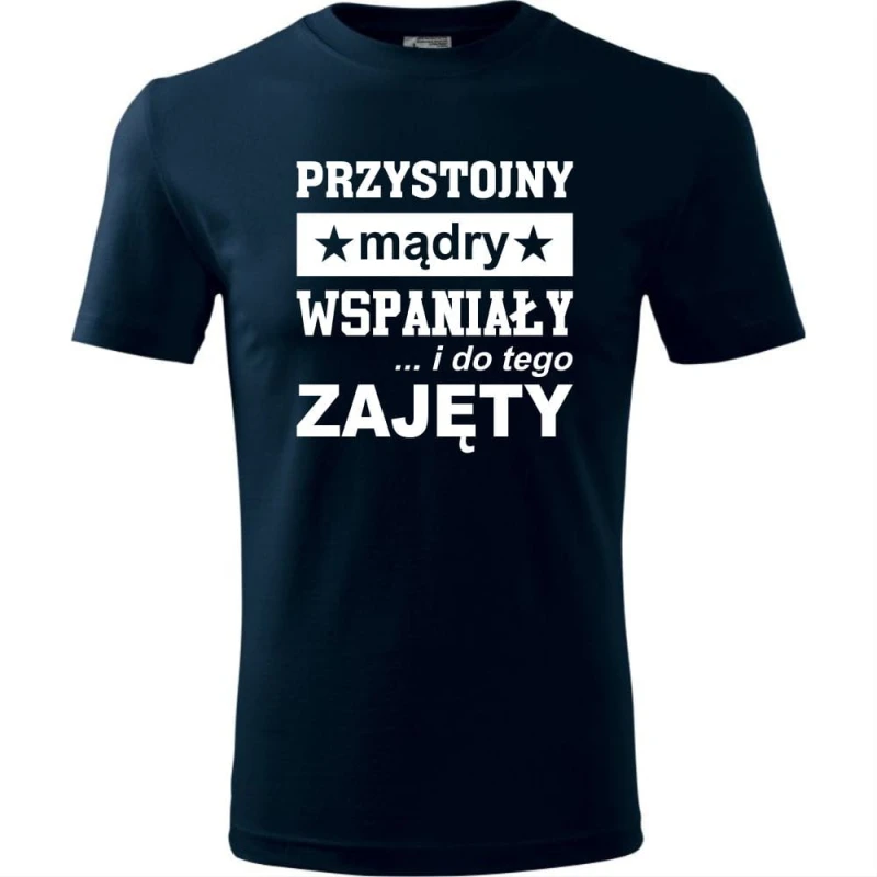 Granatowa Męska koszulka - Przystojny, mądry, wspaniały - prezent dla chłopaka. Dostępne wszystkie rozmiary S, M, L, XL, XXL, XXXL, XXXXL. Zapraszamy do zakupu.