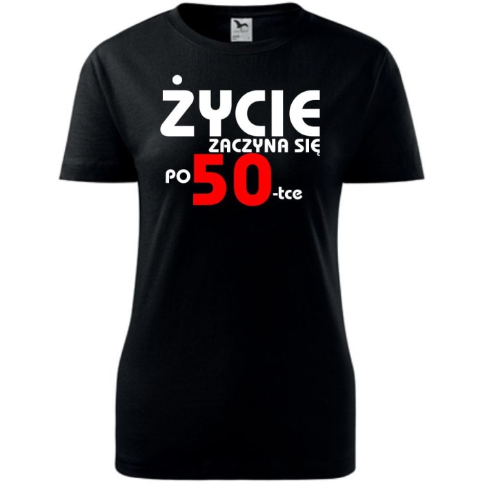 Czarna Damska koszulka - życie zaczyna się po 50, urodziny prezent. Dostępne wszystkie rozmiary XS, S, M, L, XL, XXL. Zapraszamy do zakupu.