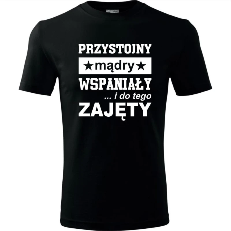 Czarna Męska koszulka - Przystojny, mądry, wspaniały - prezent dla chłopaka. Dostępne wszystkie rozmiary S, M, L, XL, XXL, XXXL, XXXXL. Zapraszamy do zakupu.