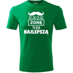 Zielony Męska koszulka - Co jak co żonę mam najlepszą. Dostępne wszystkie rozmiary S, M, L, XL, XXL, XXXL, XXXXL. Zapraszamy do zakupu.