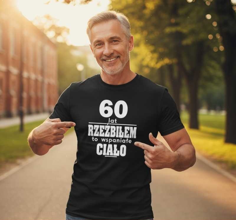 60 Lat Rzeźbiłem To Wspaniałe Ciało - Śmieszna Koszulka Męska