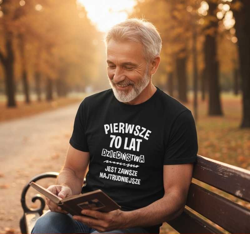 Pierwsze 70 Lat Dzieciństwa - Koszulka Męska - Na 70 Urodziny